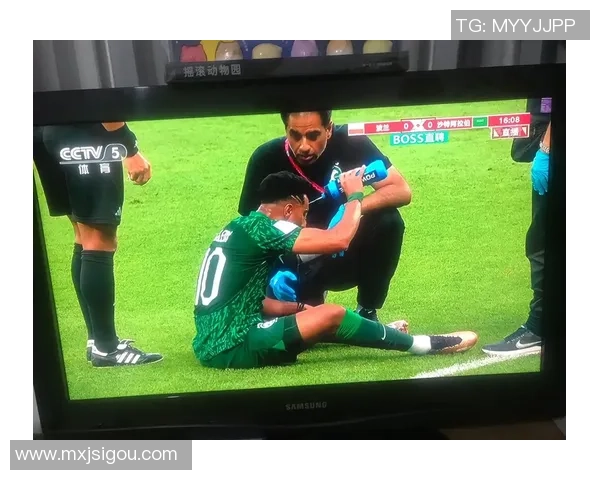 女粉丝偶遇足球明星心跳加速瞬间记录下的美好回忆