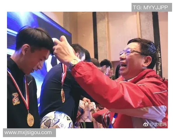 当粉丝意外邂逅足球明星时那份惊喜与感动的瞬间